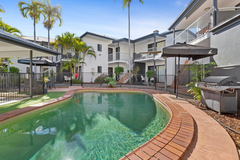 The Coffee House Apartments & Bistro - Tourism Gold Coast 13