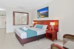 The Coffee House Apartments & Bistro - Tourism Gold Coast 14