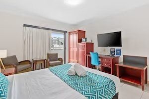 The Coffee House Apartments & Bistro - Tourism Gold Coast 15