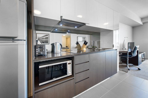 Empire Apartment Hotel - Tourism Gold Coast 3