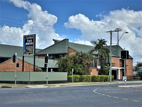 Archer Park Motel - Tourism Gold Coast 0