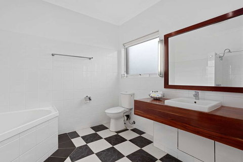 Comfort Inn, The International - Tourism Gold Coast 9