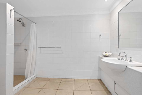 Comfort Inn, The International - Tourism Gold Coast 11