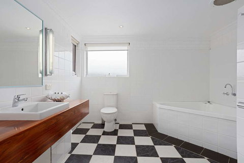 Comfort Inn, The International - Tourism Gold Coast 13