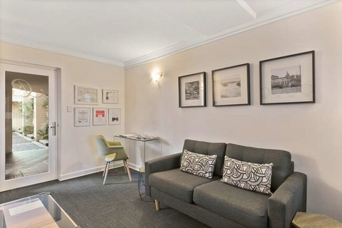 The Peninsula Riverside Apartments - Tourism Gold Coast 9