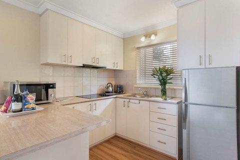 The Peninsula Riverside Apartments - Tourism Gold Coast 16