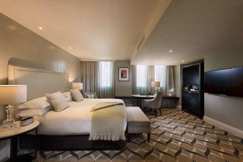 Mayfair Hotel - Tourism Gold Coast 8