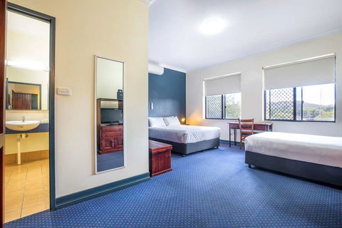 Atherton Hotel - Tourism Gold Coast 4
