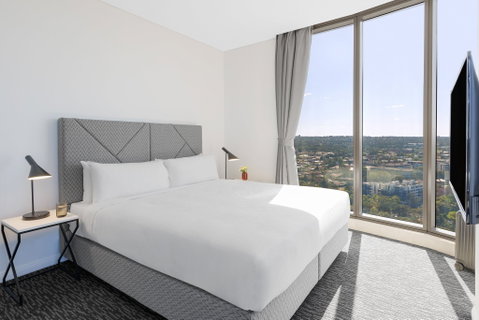 Meriton Suites George St - Tourism Gold Coast 0