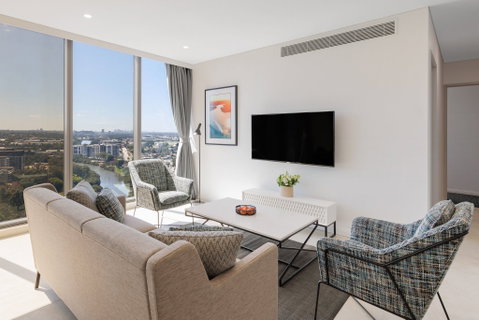 Meriton Suites George St - Tourism Gold Coast 4