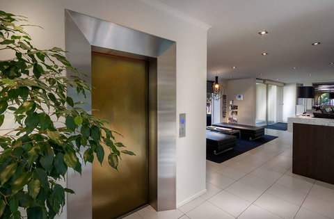 Best Western Plus Travel Inn Hotel - Gold Coast 3