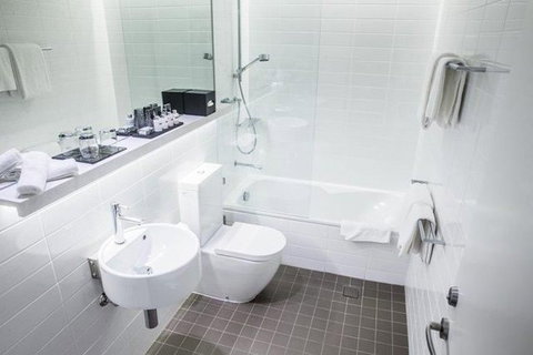 Adge Apartment Hotel - Tourism Gold Coast 14