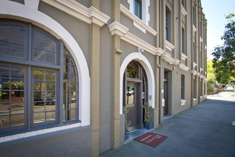 The Vulcan Hotel - Tourism Gold Coast 1