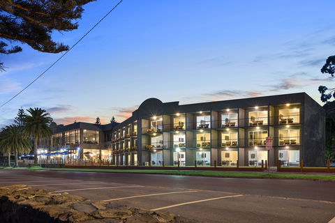 North Pier Hotel Cowes - Tourism Gold Coast 1