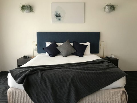 The Clan Lakeside Lodge - Tourism Gold Coast 1