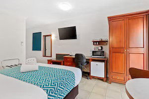 The Coffee House Apartments & Bistro - Tourism Gold Coast 2