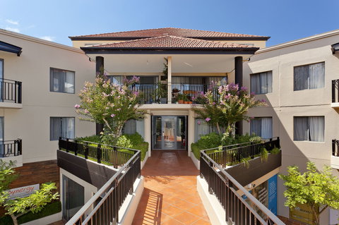 Astra Apartments The Griffin - Tourism Gold Coast 2