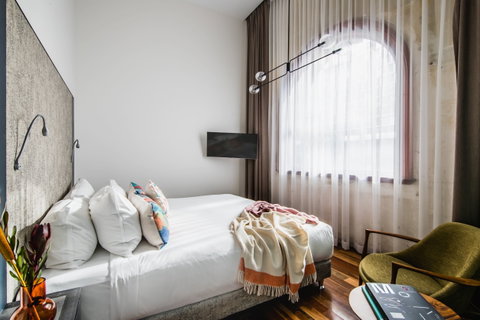 The Old Clare Hotel - Tourism Gold Coast 5