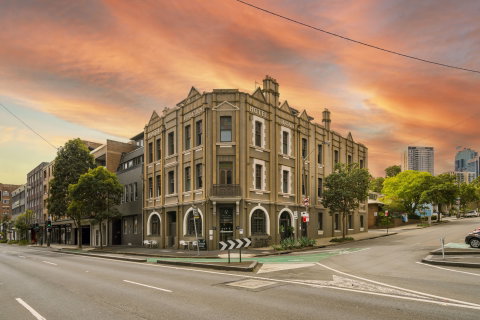 The Vulcan Hotel - Tourism Gold Coast 4