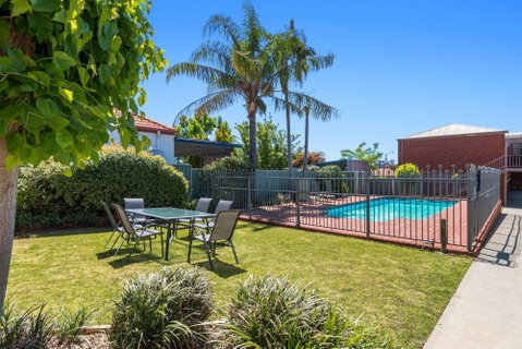 Burke & Wills Motor Inn - Tourism Gold Coast 11