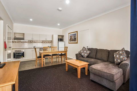 Karratha Central Apartments - Tourism Gold Coast 11