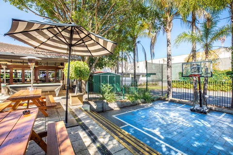 Nightcap At High Flyer Hotel - Tourism Gold Coast 11