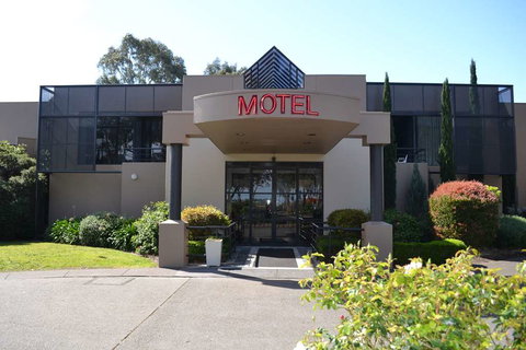 Dingley International Hotel - Tourism Gold Coast 0
