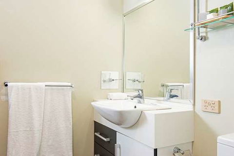 Mantra One Sandy Bay Road - Tourism Gold Coast 1