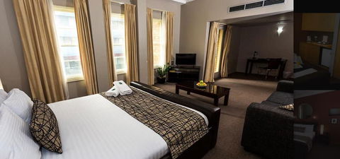 The Clarendon Hotel - Tourism Gold Coast 0