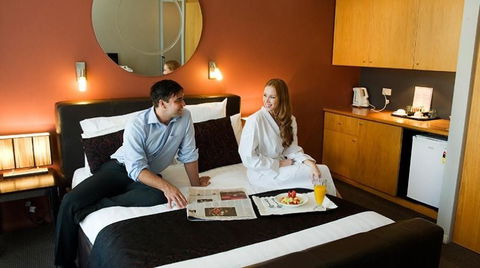 The Clarendon Hotel - Tourism Gold Coast 2