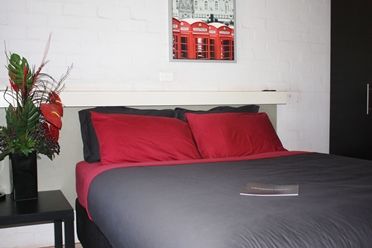 Newman Hotel - Tourism Gold Coast 1