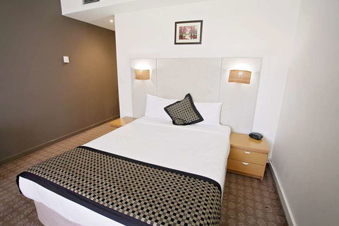 Golden Pebble Hotel - Tourism Gold Coast 2