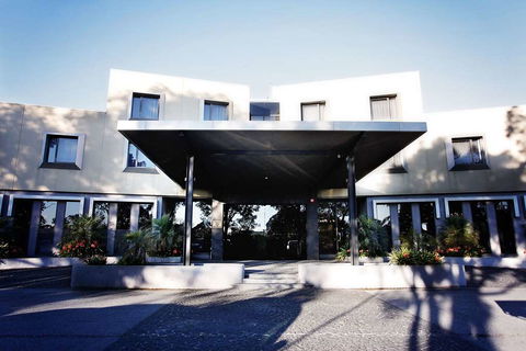 Golden Pebble Hotel - Tourism Gold Coast 0
