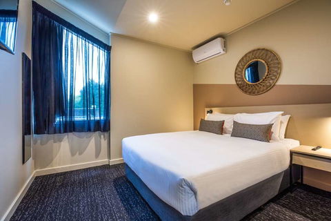 Nightcap At Manhattan Hotel - Tourism Gold Coast 4