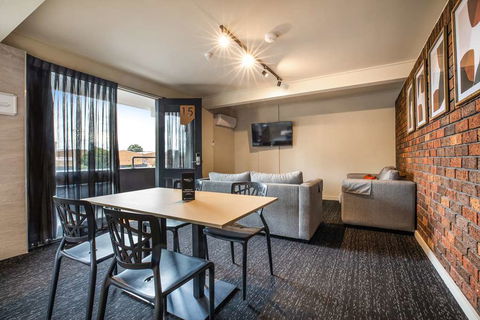 Nightcap At Manhattan Hotel - Tourism Gold Coast 7