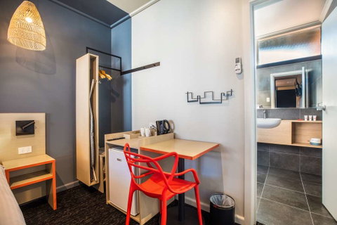 Monash Hotel - Tourism Gold Coast 2