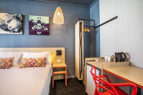 Monash Hotel - Tourism Gold Coast 3