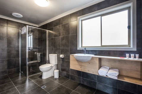 Monash Hotel - Tourism Gold Coast 17