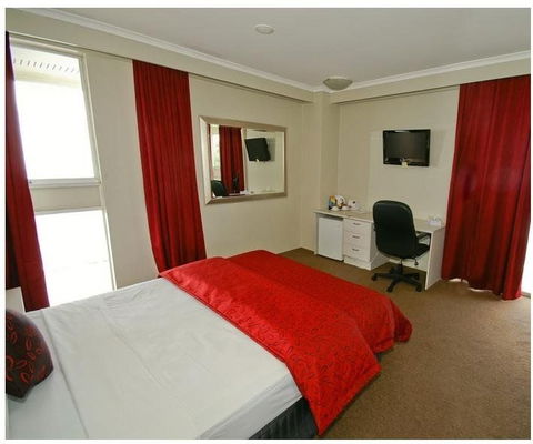 Isa Hotel - Tourism Gold Coast 3
