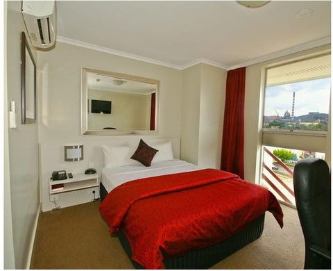 Isa Hotel - Tourism Gold Coast 4