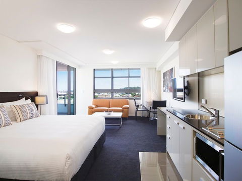 Oaks Grand Gladstone - Tourism Gold Coast 1