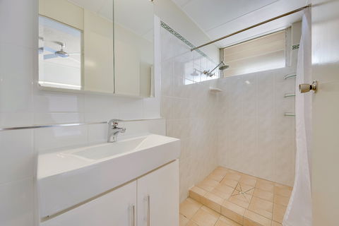 Camelot Motel - Tourism Gold Coast 1