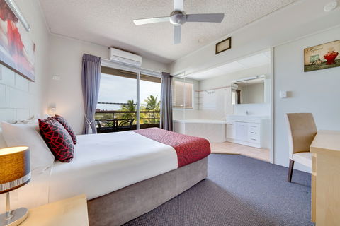 Camelot Motel - Tourism Gold Coast 2