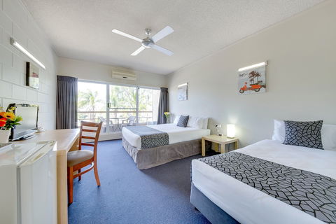 Camelot Motel - Tourism Gold Coast 3