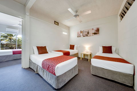 Camelot Motel - Tourism Gold Coast 4