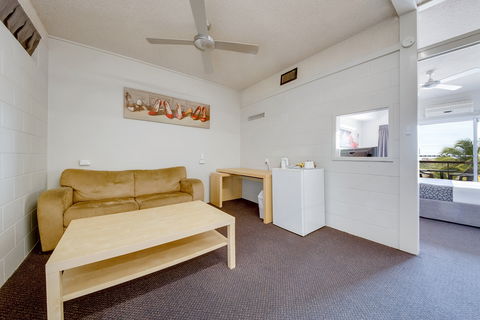 Camelot Motel - Tourism Gold Coast 5