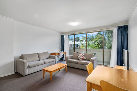 Knox International Hotel - Tourism Gold Coast 1