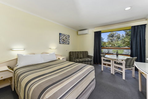 William Macintosh Motor Lodge - Tourism Gold Coast 1