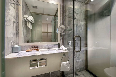 Hougoumont Hotel - Tourism Gold Coast 2
