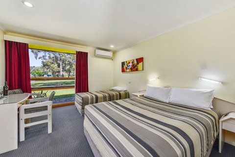 William Macintosh Motor Lodge - Tourism Gold Coast 3